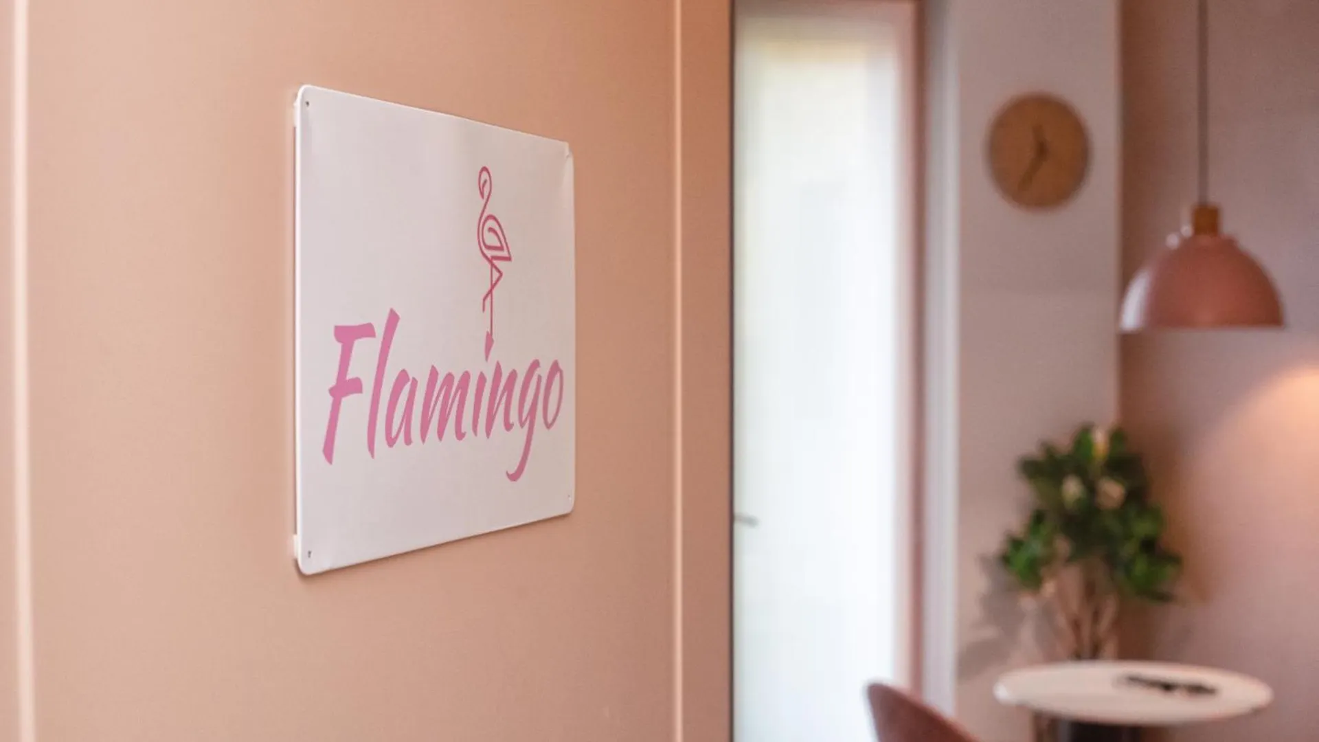 Pink Flamingo Balcony Studio By Central Station Milan